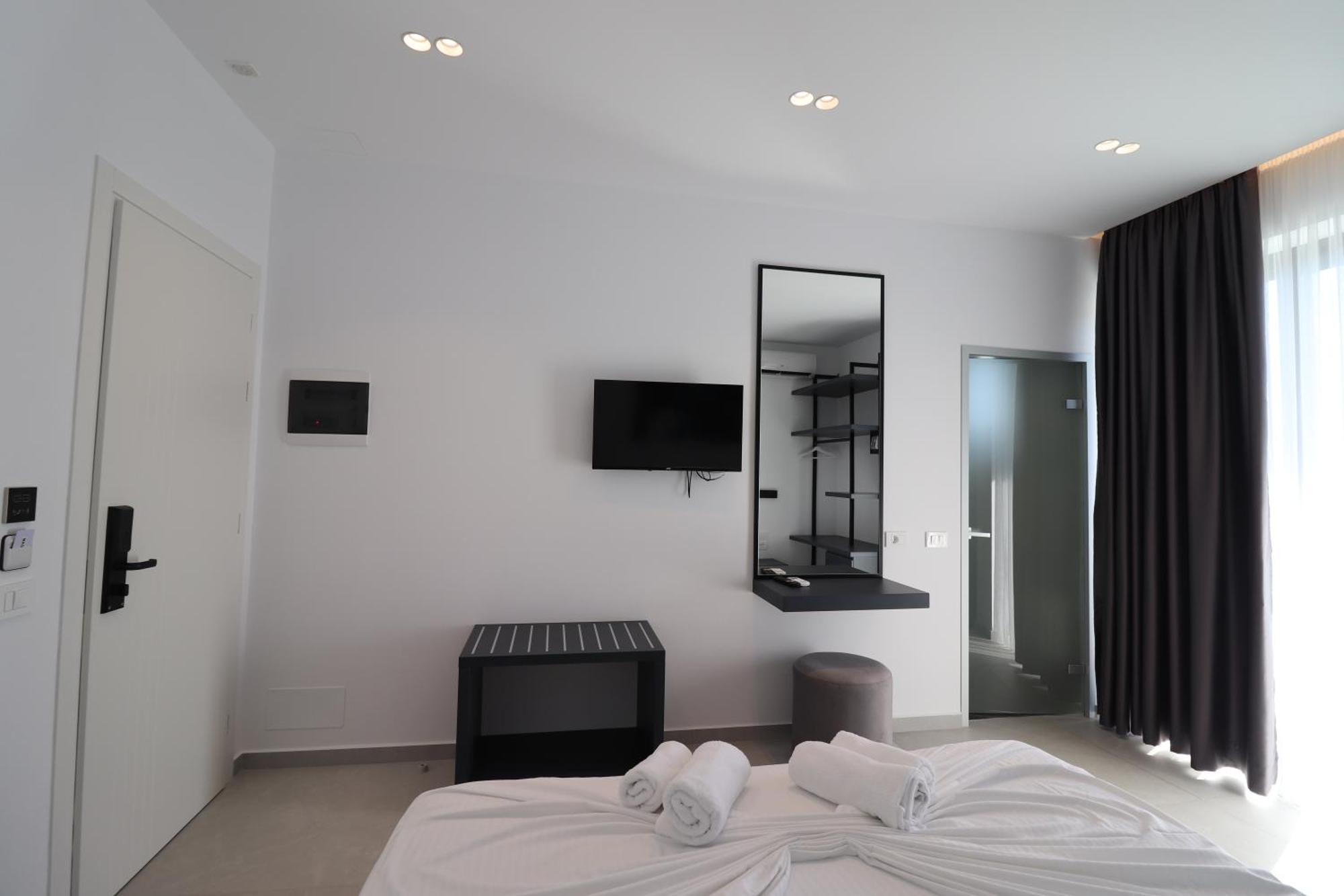 Adele Hotel Ksamil Bagian luar foto