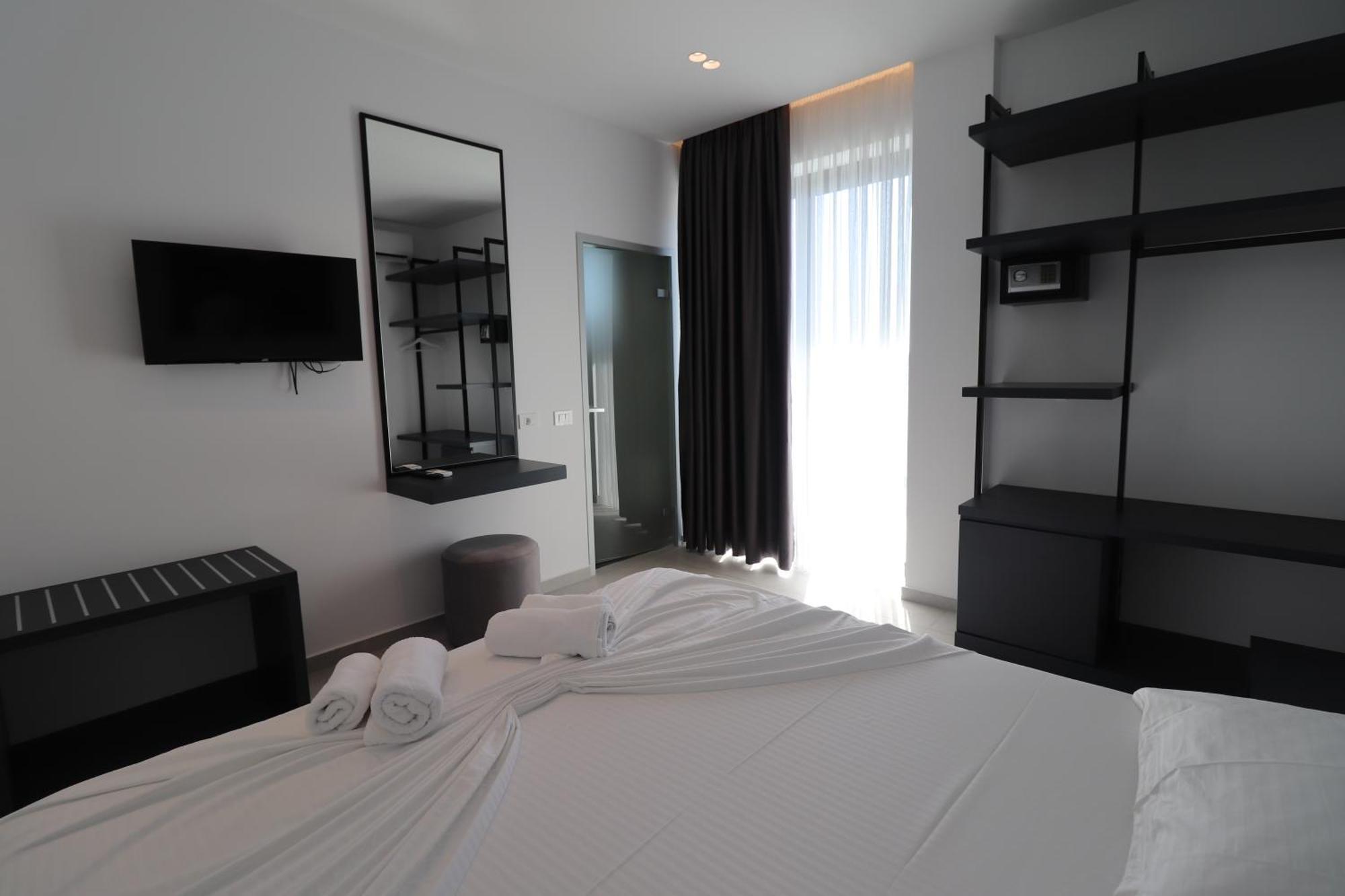 Adele Hotel Ksamil Bagian luar foto